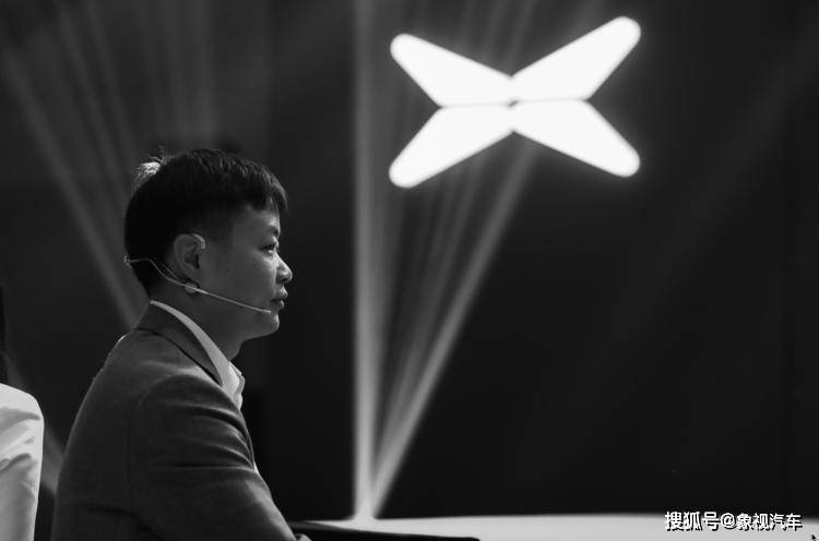 在古生物研学基地“拼装恐龙”